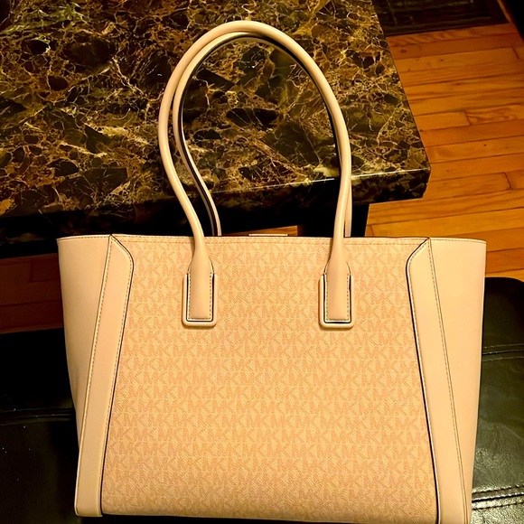 Michael KOHR pink drawstring purse and Laptop holder. - Picture 2 of 10